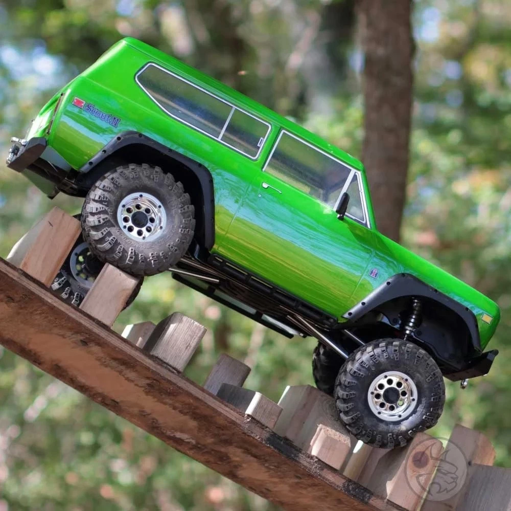 Redcat Racing Gen8 V2 International Scout II RTR 1/10 4WD Rock Crawler, Green 4 Redcat Racing Gen8 V2 International Scout II RTR 1/10 4WD Rock Crawler, Green - Image 4